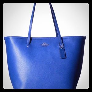 Coach Authentic Tote w/ Cosmetic bag  Retail $350